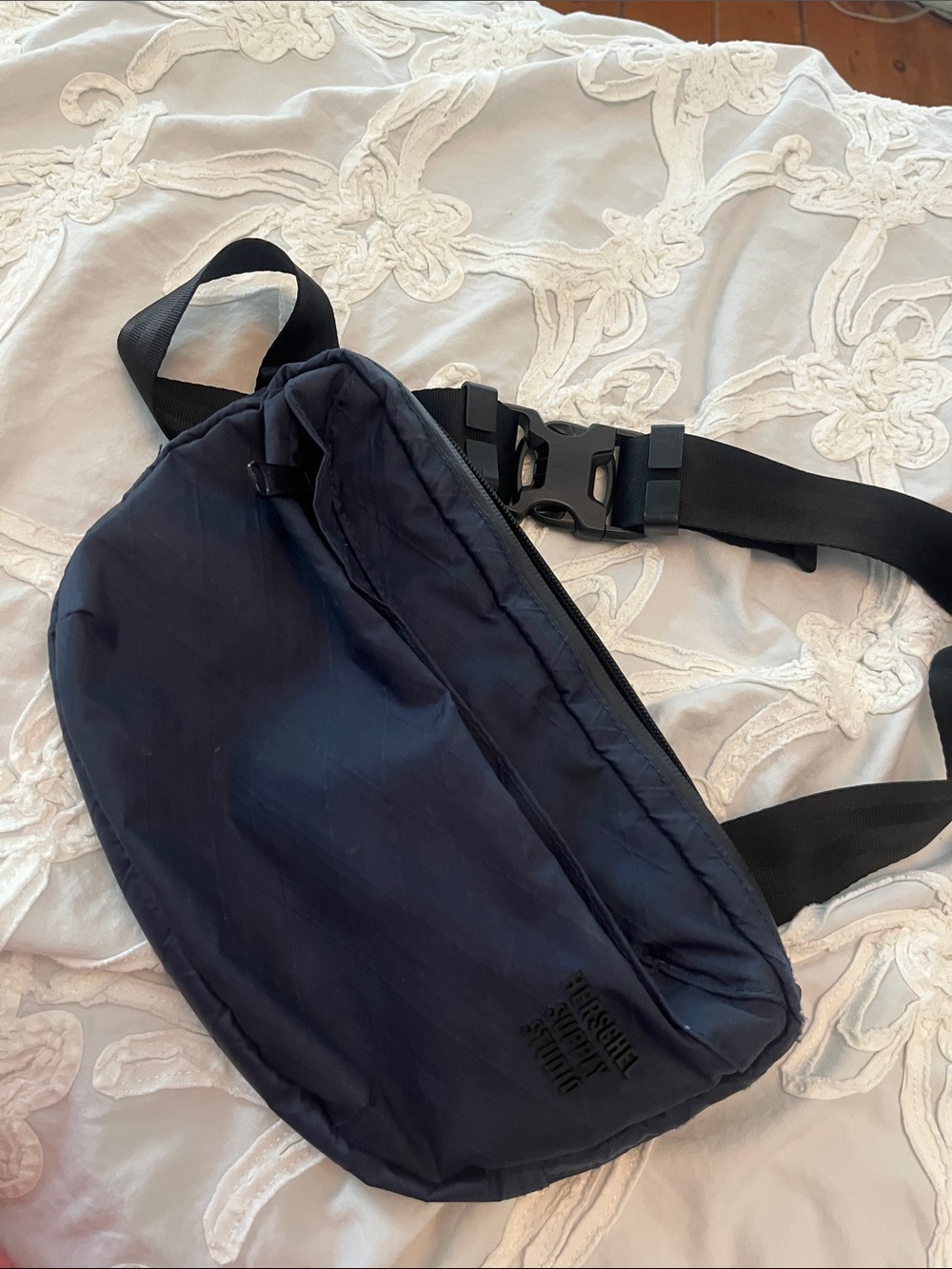 Herschel Studio Nineteen Hip Fanny Pack nylon navy blue